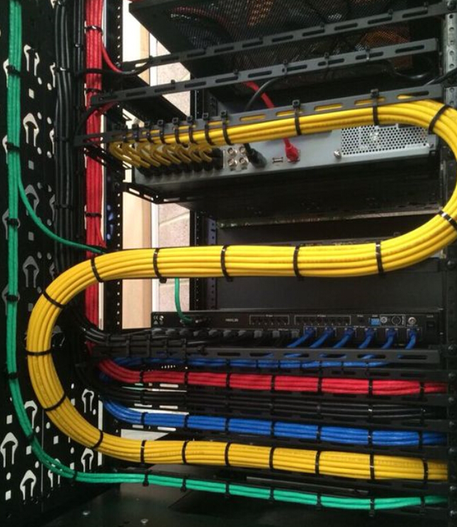 服务器机架电缆管理